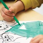 Podložka na kreslení FUNNY MAT - Kočky + pastelky zdarma