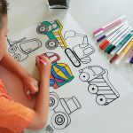 Podložka na kreslení FUNNY MAT - Piráti a auta + pastelky zdarma
